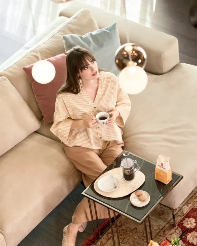 Un “Coffee-time Moment” che invita a rallentare. ✨

C’è un piacere dolce nell’attesa, come il profumo che si diffonde mentre il caffè prende forma, goccia dopo goccia.
Hausbrandt Filter è la miscela che celebra la calma, la cura dei gesti e la bellezza di concedersi tempo: il tempo di un caffè che non si beve in fretta, ma si vive.

#Hausbrandt #ACoffeeTimeMoment #FilterSoftPack #SlowCoffee #CoffeeLovers