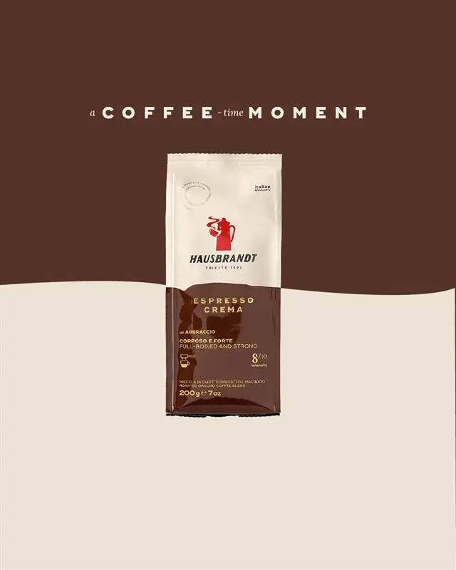 Un coffee -time moment è fatto di attimi semplici che diventano speciali: 
un aroma che avvolge, una pausa che profuma di emozione, una tazza che scalda la giornata.

L’intensità della moka, la cremosità dell’espresso, la dolcezza del filtro, la leggerezza del decaffeinato. 
Ogni chicco è custodito in un pack innovativo con valvola salva aroma, per preservare la freschezza del caffè appena tostato e macinato.

Con Hausbrandt, ogni momento ha il gusto che desideri. ☕️✨ 

#Hausbrandt #CoffeeTimeMoment #CaffèHausbrandt #MomentsToSavor #ItalianCoffee #SeasonalVibes #TasteTheSeason