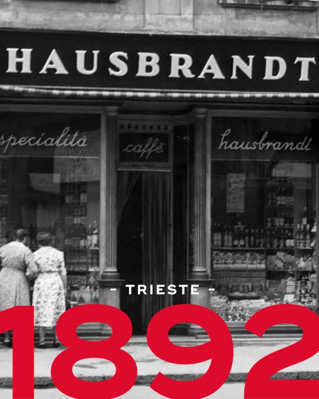 La nostra storia è la prima garanzia di qualità ☕️

Hausbrandt, il vero caffè italiano dal 1892.

#CoffeeArtisan #ItalianCoffeeHeritage #TradizioneItaliana #QualitySince1892 #HausbrandtCaffè